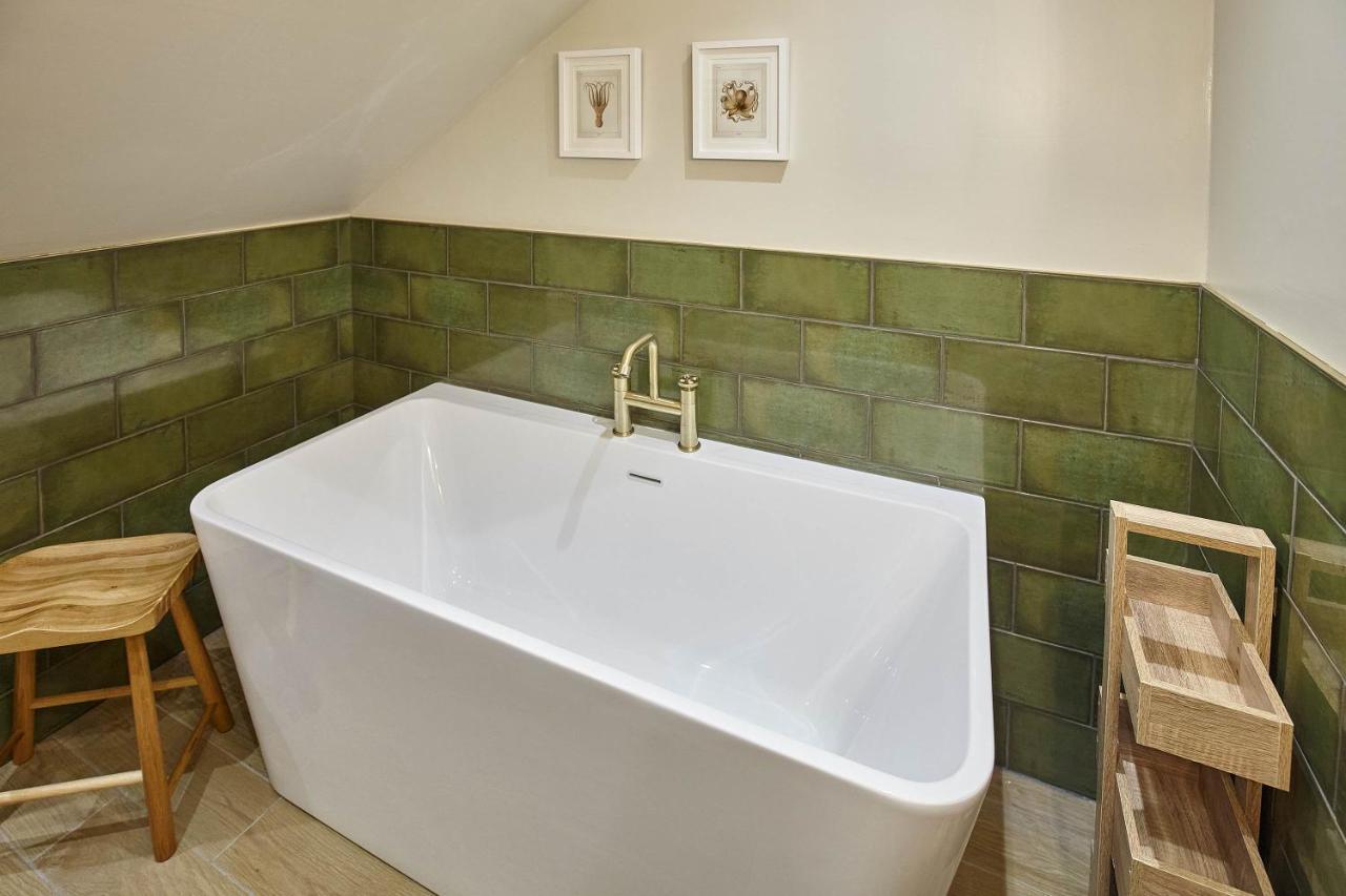 Host & Stay - The Salt Nook Уитби Екстериор снимка